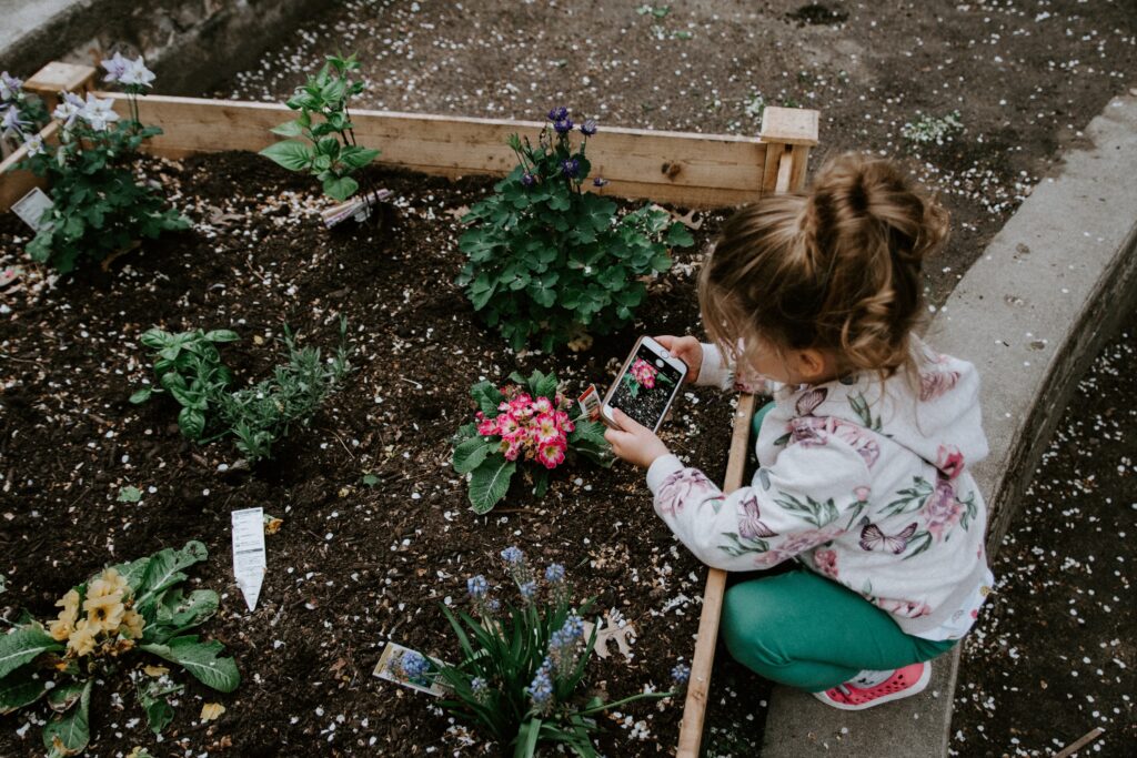 Garden with your kids on the weekends